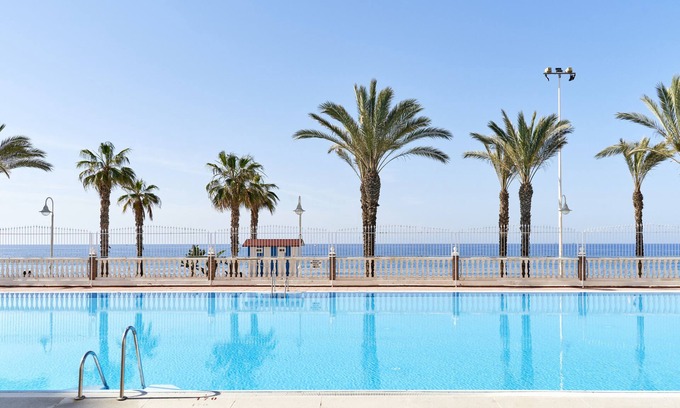 Algarrobo Apartamento | "Apartment in Algarrobo Costa" con vistas al mar, piscina, Wi-Fi, A/C, terrazas y jardín