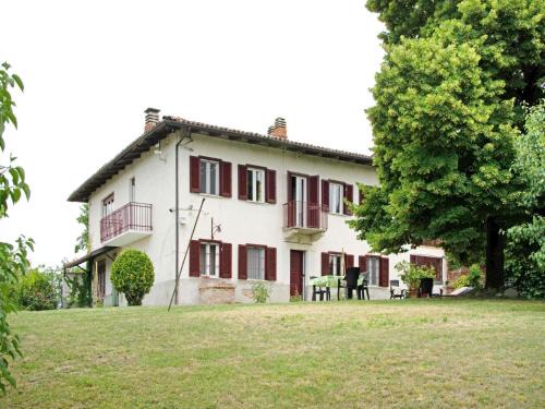 Moncucco Torinese Casa | Apartment in Casale with Panoramic Vineyard Views