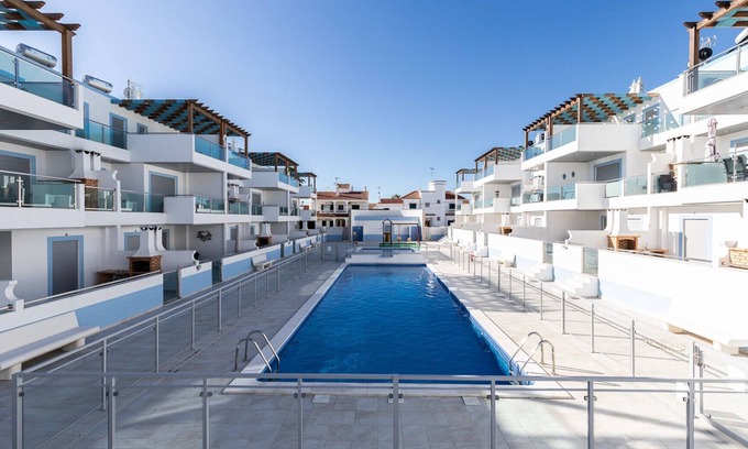 Manta Rota Apartamento | Apartamento en condominio con piscina a 700m de la playa by AlgarveManta (7T3)