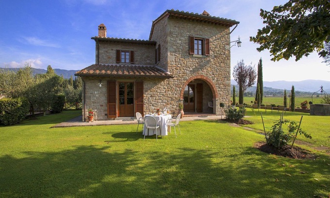 Montalla Villa | Apartamento en Cortona con Piscina y Vistas