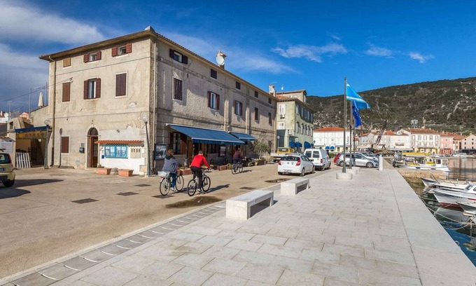 Cres Apartamento | Apartamento en Cres cerca de playa y centro