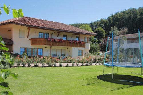 Sciaves Apartamento | Apartment in Dolomites with Pool Access