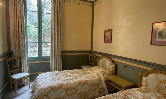 Montbrun-les-Bains Apartamento | Apartment in a 19th century chateau with swimming pool and tennis court in a 4-hectare park