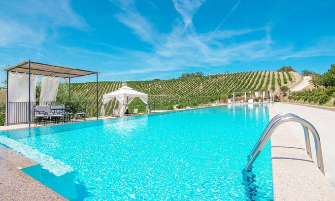 San Savino Apartamento | Apartment in Grottammare with Jacuzzi & Garden