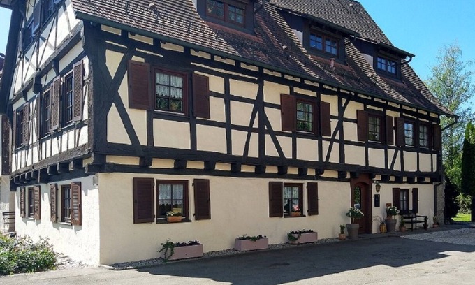 Mengen Apartamento | Apartment in historic building from 1467, close to nature and yet central
