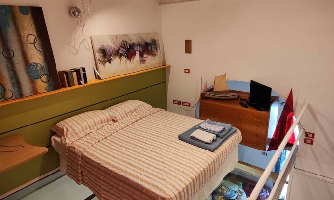 Gragnano Apartamento | Apartment in Historic Villa