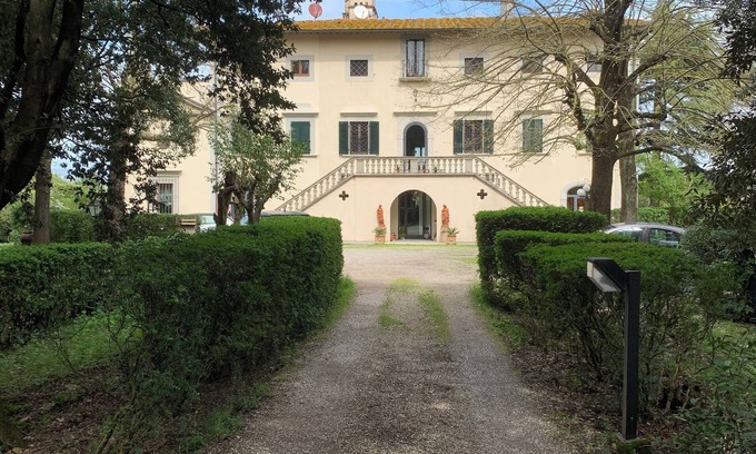 Empoli Apartamento | Apartment in Historic Villa: Villa Giulia