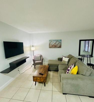 North Central Hollywood Apartamento | Apartment in Hollywood close to shops & beach 108