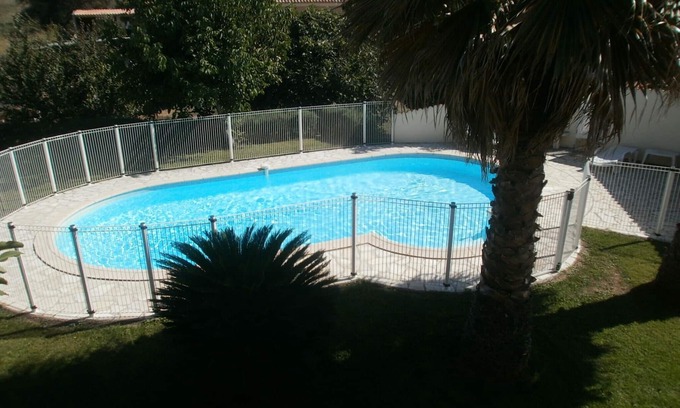 Valpaja Apartamento | Apartamento en casa en el campo, con piscina, Peri