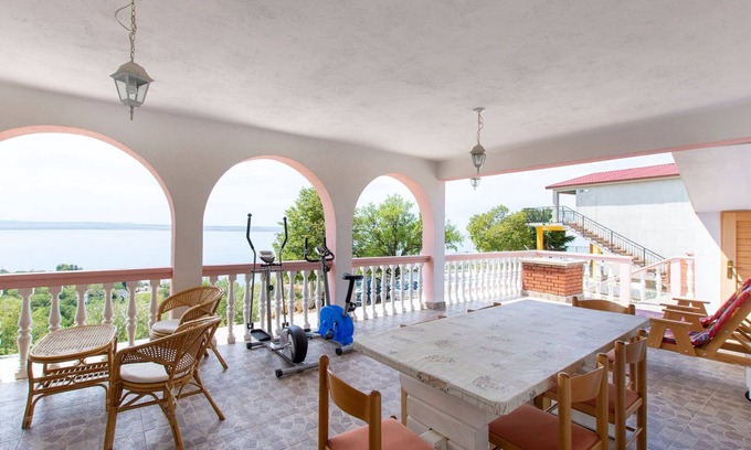 Tribanj Apartamento | Apartamento en Tribalj con vistas al mar