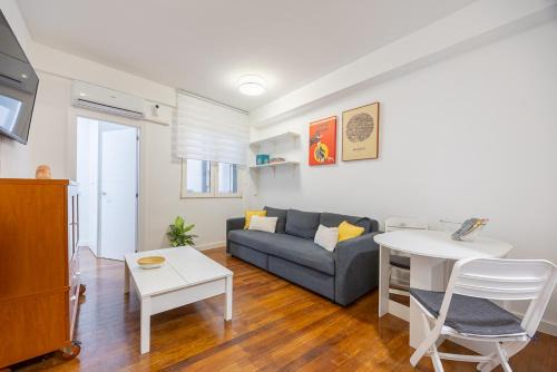 Barrio de La Latina Apartamento | Apartment in La Latina ideal for Work or Study