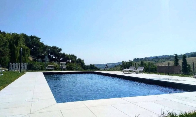 Lapedona Apartamento | Apartamento en masía con piscina