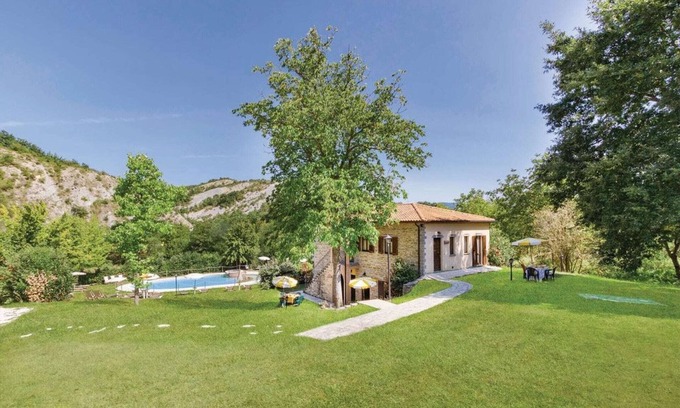 Apecchio Casa | Apartamento en Marche cerca de Urbino y piscina