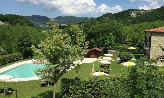 Apecchio Villa | Apartamento en Marche con Piscina