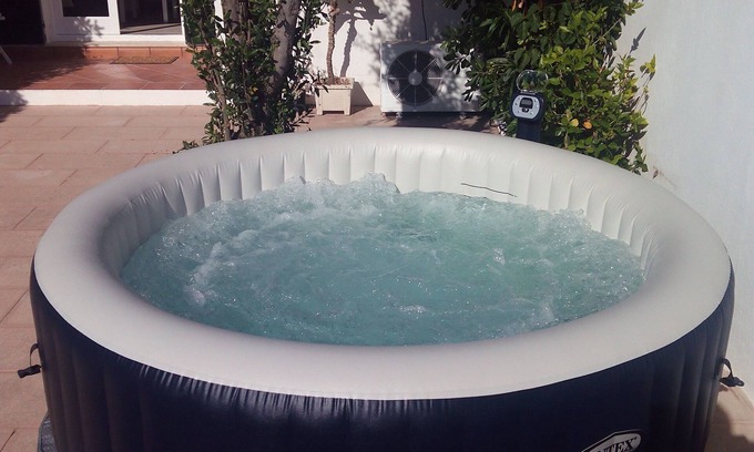 Cales Piques Apartamento | Apartamento en Menorca, calan blanes, con jacuzzi y barbacoa en terraza privada