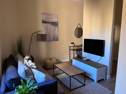 Palacio Apartamento | Apartment in monumental square Madrid Center