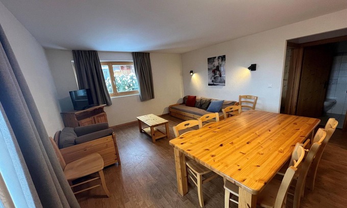 Saint-Pierre-de-Clages Apartamento | Apartment in Nendaz with Ski-In/Ski-Out Access