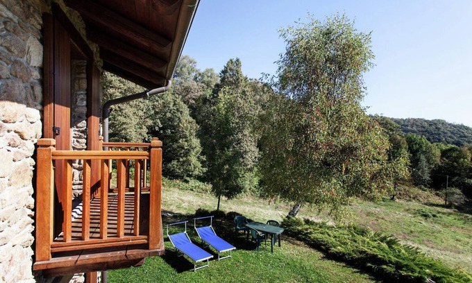 Netro Apartamento | Apartment in Netro with Balcony and Views