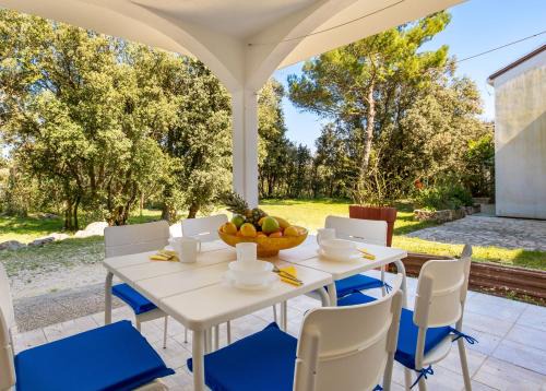 Nerezine Apartamento | Apartment in pinewood near the sea