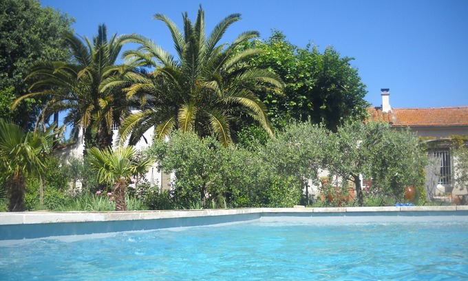 Grans Otro | Apartamento en casa de campo provenzal con piscina