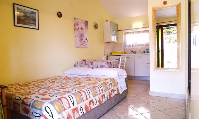 Valdebek Apartamento | Apartment in Pula,two person near the sea and city center,WIFI,air conditioning,BBQ