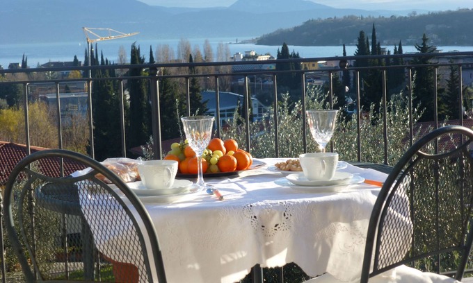 Salo Apartamento | Apartamento en Villa, A / C, jardín, balcón con fantásticas vistas al lago.