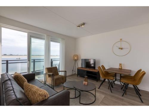 Sint-Annaland Apartamento | Apartment in Sint-Annaland with Water Views