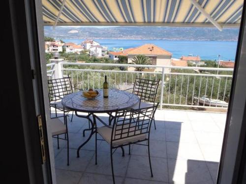 Slatine Apartamento | Apartment in Slatine with sea view, terrace, air conditioning, WiFi 5147-1
