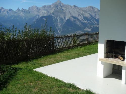 Nendaz Apartamento | Apartment in Switzerland with Private Balcony
