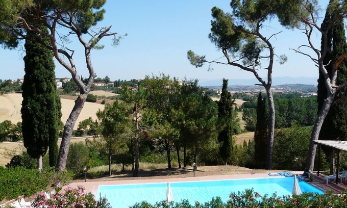 Torrita di Siena Apartamento | Apartamento en el 1er piso con un balcón romántico y una vista encantadora.