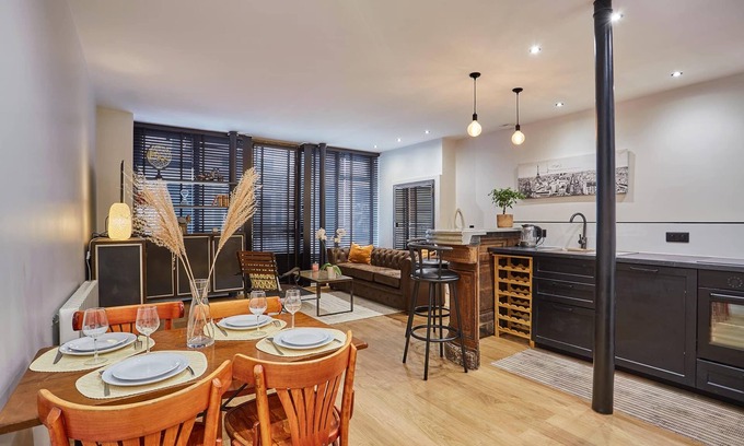 Quartier du Faubourg-Montmartre Apartamento | Apartment in the Center of Paris by Studioprestige