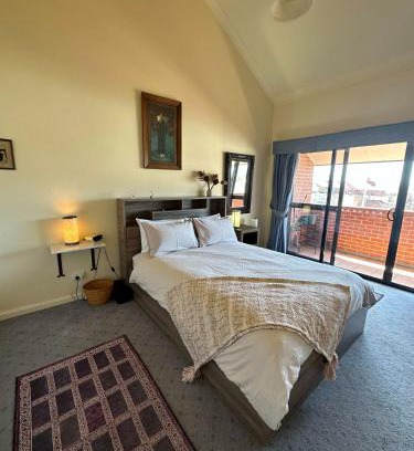 Bathurst Apartamento | Apartment in the Heart of Bathurst Walk Everywhere