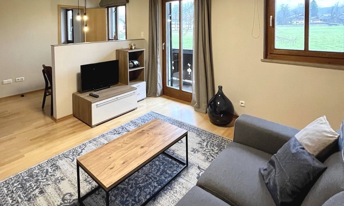 Abwinkl Apartamento | Apartment in the immediate vicinity of the lake with Swiss stone pine bed, newly renovated and balcony