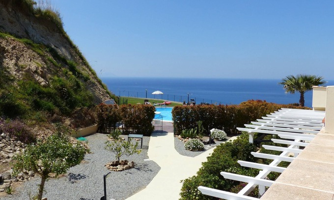 Parghelia Apartamento | Belvilla by Oyo Chic Apartment in Parghelia Italy