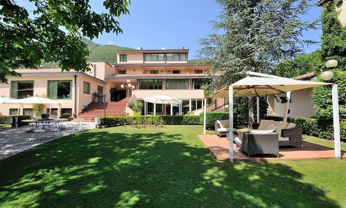 Foligno Casa | Apartamento en Umbría con piscina y sauna