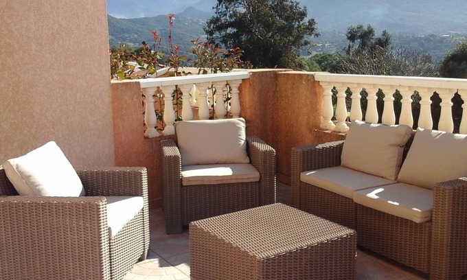Bastelicaccia Condominio | Apartamento en villa con gran terraza y vistas a la montaña.
