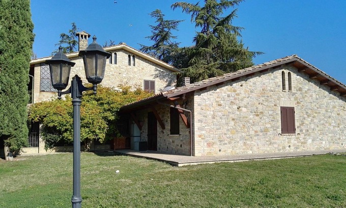 Casenuove Apartamento | Apartment in Villa with swimming pool in Assisi Ideal for families