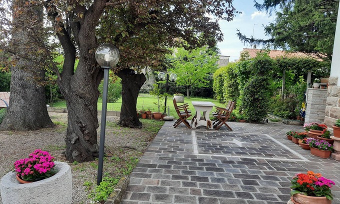 Servola-Chiarbola-Valmaura-Borgo San Sergio Apartamento | Apartamento en villa con gran jardín, rodeado de vegetación y tranquilidad