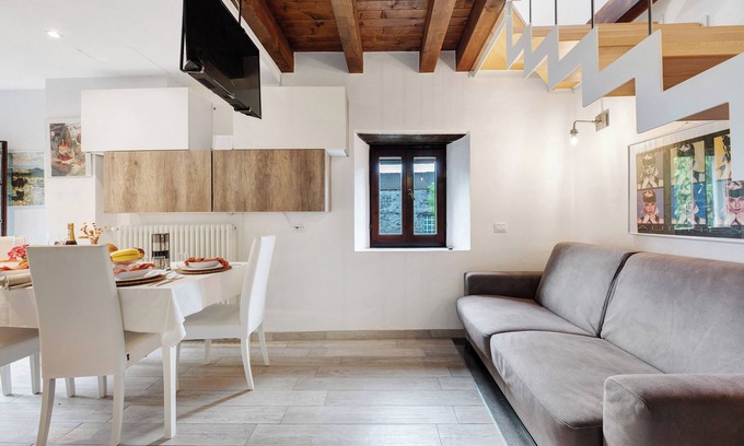 Delebio Apartamento | Apartamento 'Isa' con vistas a la montaña, Wi-Fi y aire acondicionado