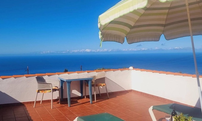 Arecida Apartamento | Apartment 'Isabel' with Sea View, Shared Terrace and Wi-Fi
