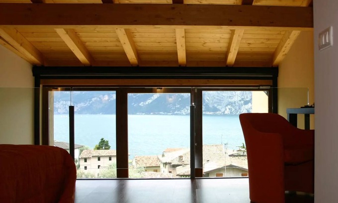 Cassone Apartamento | Apartamento Selene con vistas al lago, piscina compartida y Wi-Fi