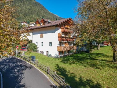 San Leonardo in Passiria Apartamento | Apartments Hubertus - central St Leonhard - free parking - Netflix - PasseiertalCard included - hiking and biking from doorstep