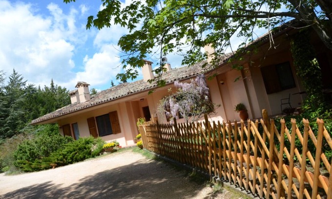 San Severino Marche Casa | Apartamento en el campo con el uso del huerto y espacio para sus animales.
