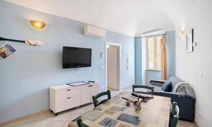 Santo Stefano al Mare Apartamento | Apartamento 'Iris' con terraza compartida y aire acondicionado