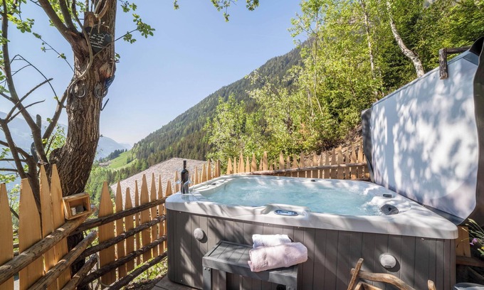 San Martino in Passiria Apartamento | Apartamento " Bergsuite" con vistas a la montaña, balcón, jardín y Wi-Fi