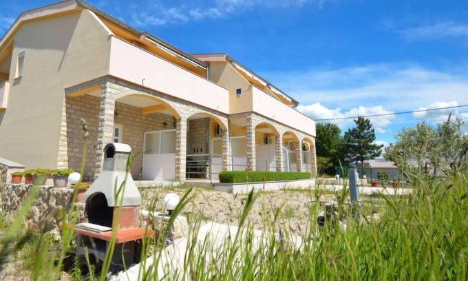 Maslenica Apartamento | Apartamento Ivan by Interhome