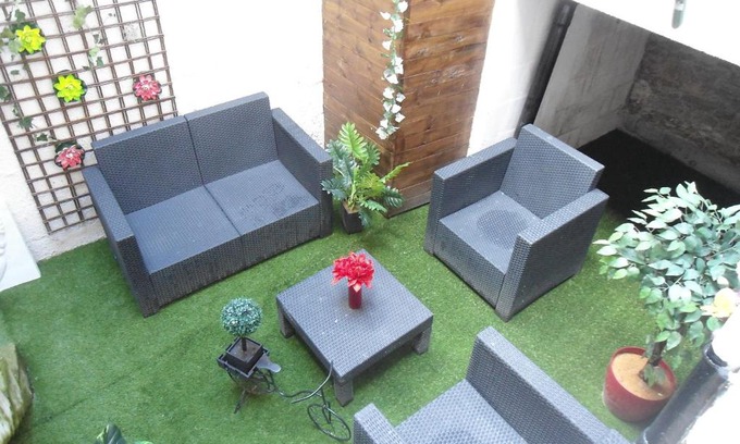 Decre-Cathedrale Apartamento | Apartment Jardin en Ville by Interhome