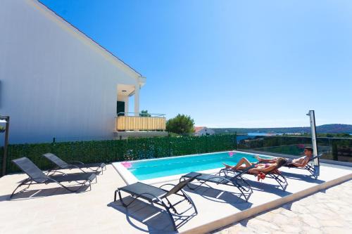 Cove Makarac (Milna) Apartamento | Apartment Jerry with private pool
