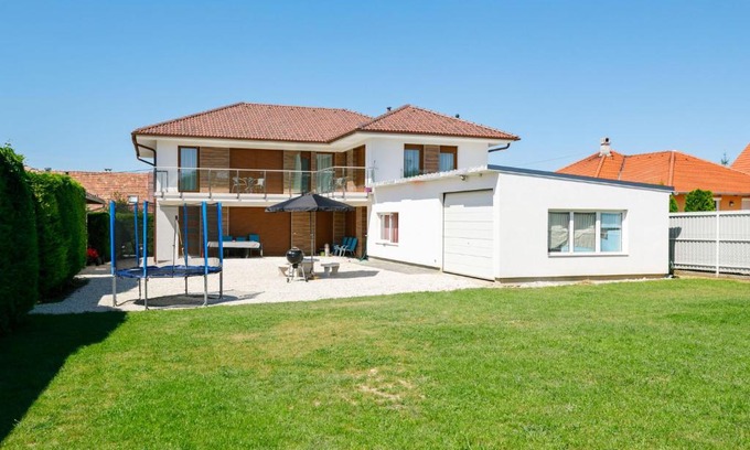 Balatonszarszo Apartamento | Apartment Johann 2 by Interhome