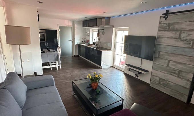 Lindlar Apartamento | Apartamento 'Josef' con vistas a la montaña, terraza privada y Wi-Fi
